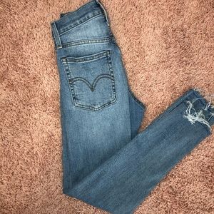 HIGH WAISTED LEVI JEANS WEDGIE